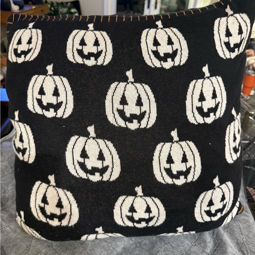 Hallow Home Black and White Pumpkin Pillows- Set of 2